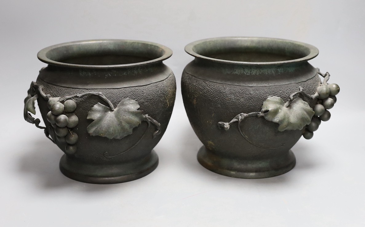 A pair of Japanese bronze jardinieres, Meiji period 17cm